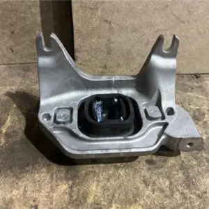SOPORTE IZDO. CAJA CAMBIOS
