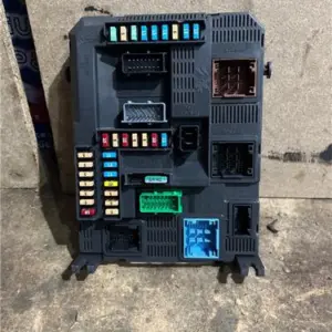 CAJA FUSIBLES/RELE