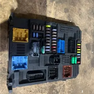 CAJA FUSIBLES/RELE