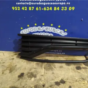 REJILLA PARAGOLPES DEL. DCHA.