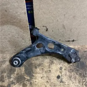 BRAZO SUSPENSION DEL. IZDO.