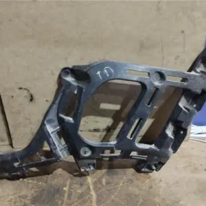 SOPORTE DCHO. PARAGOLPES TRA.